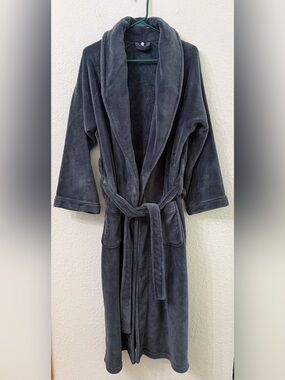 Pottery Barn Plush Throw Blanket in Charcoal Gray Size Medium